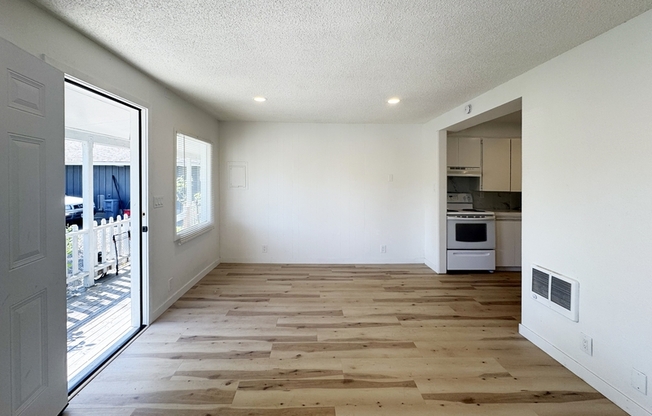 2210 W 19 AVE