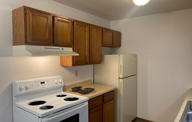 2 beds, 1 bath, 799 sqft, $680, Unit 103