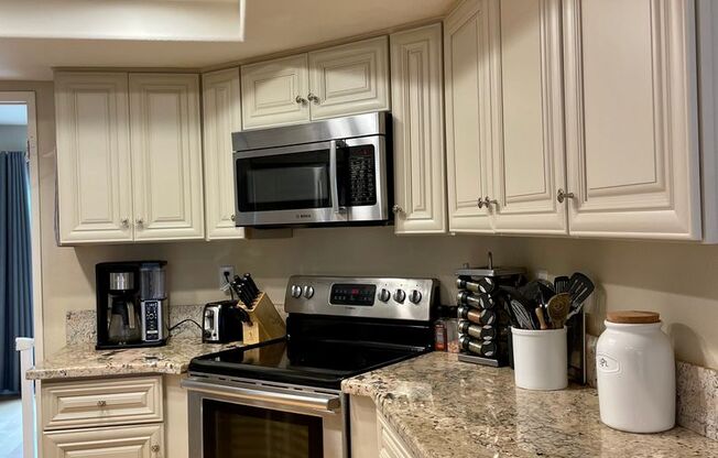 Spacious 3 Bedroom 2.5 Bath Townhouse in Carlsbad Available