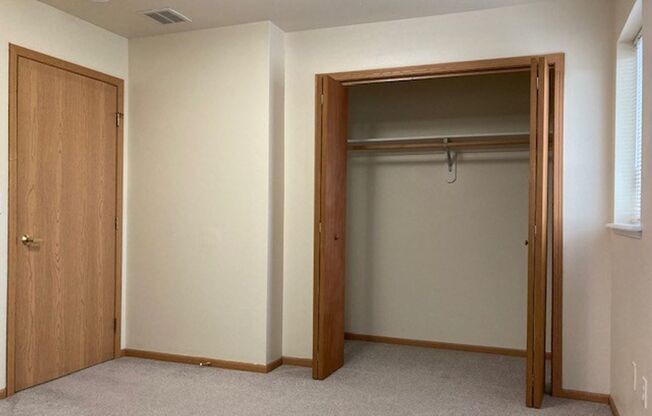 2 beds, 1 bath, 868 sqft, $1,900, Unit 6