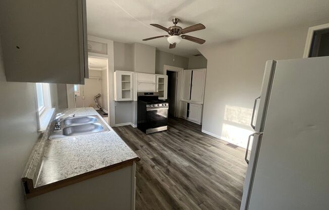 2 beds, 1 bath, $900