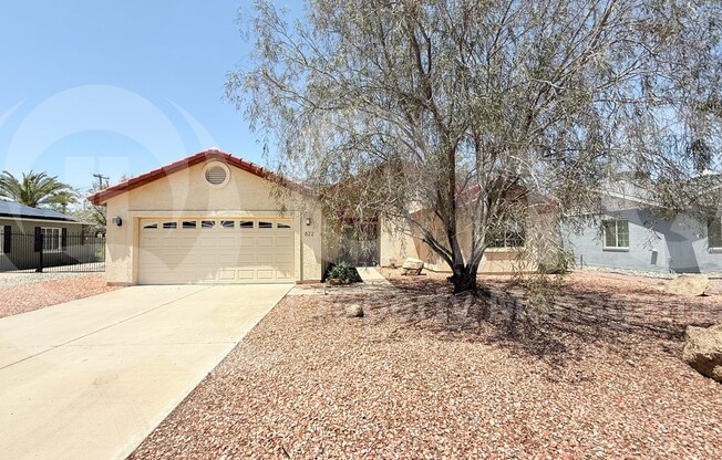 822 W EARLL DR