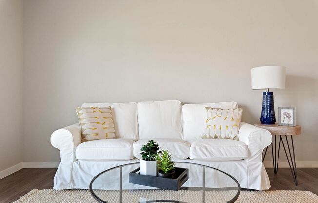 1 bed, 1 bath, 726 sqft, $995, Unit 210