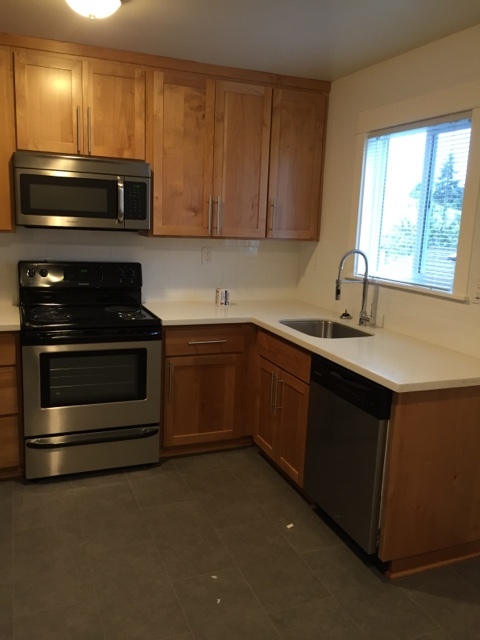 2 beds, 1 bath, 850 sqft, $1,975