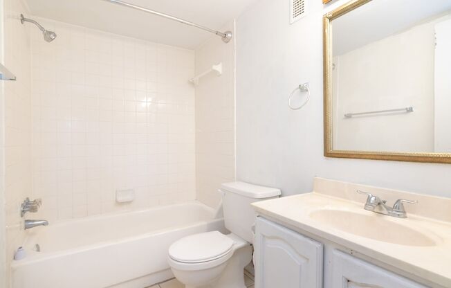 1 bed, 1 bath, $1,095, Unit Unit# F