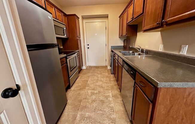 2 beds, 1 bath, 800 sqft, $1,195, Unit 601 - Unit 305 B800