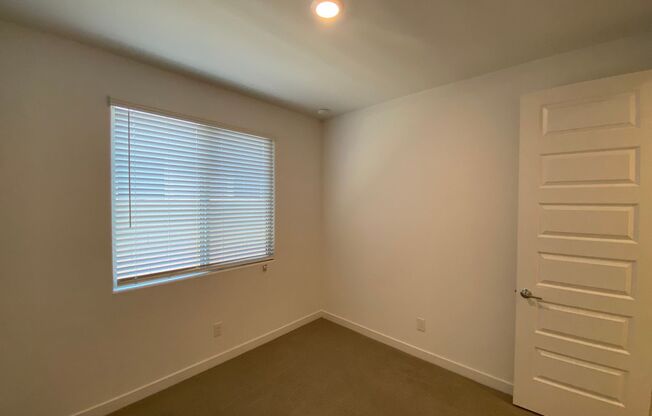 5 beds, 3 baths, $2,745