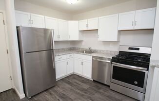 Great renovated 1BR unit - INCLUDES HEAT!