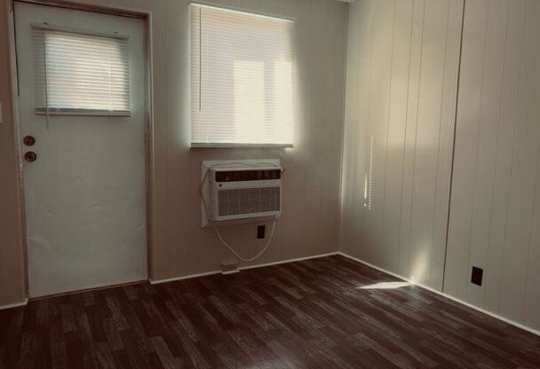 2 beds, 1 bath, 480 sqft, $850, Unit 74A