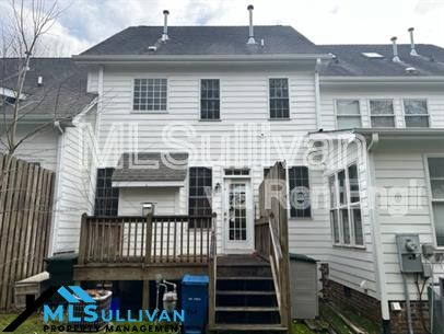 3 beds, 2.5 baths, 1,910 sqft, $2,100