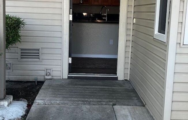 2 beds, 2 baths, 900 sqft, $2,005, Unit 123