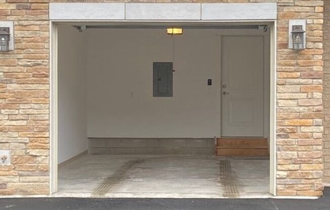 1 bed, 1 bath, 1,083 sqft, $1,796, Unit 2211-204