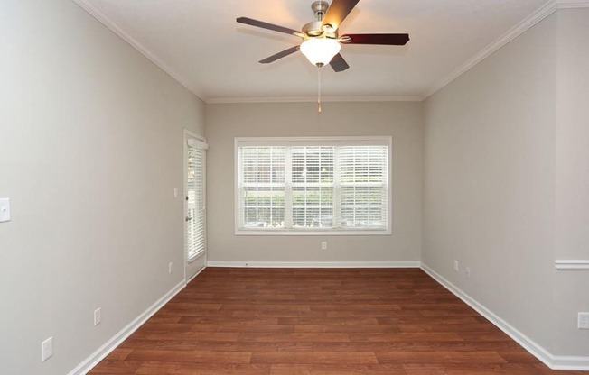 Vacant Living Room at Park Summit Apartments, Georgia, 30033