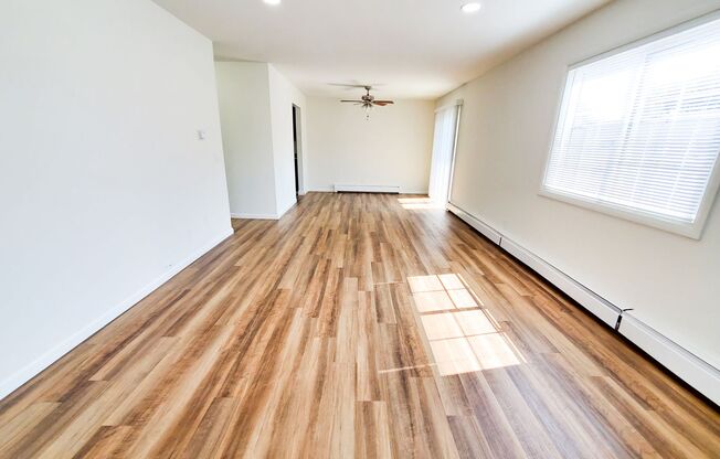 2 beds, 1 bath, 1,027 sqft, $1,299, Unit 5-207
