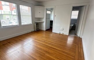 Studio, 1 bath, 425 sqft, $1,395, Unit Unit 04