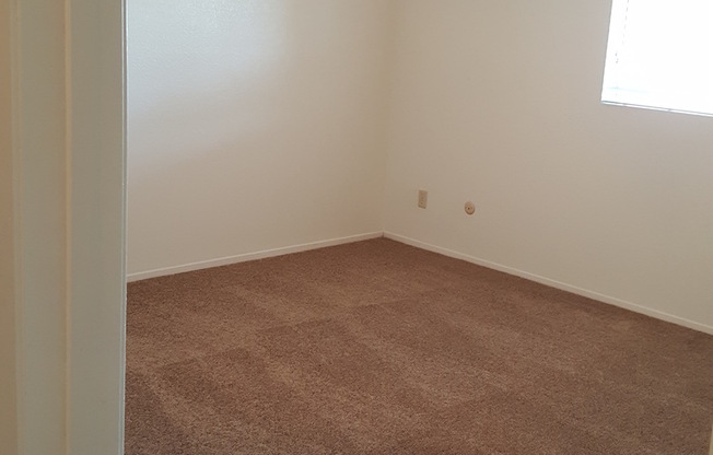 2 beds, 1 bath, 969 sqft, $1,565, Unit 121