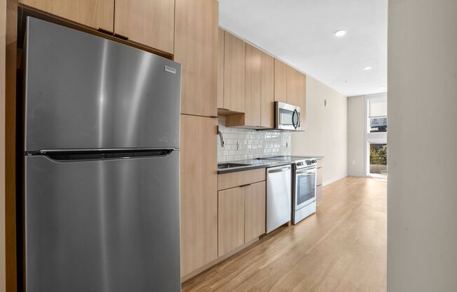 Studio, 1 bath, 548 sqft, $1,730, Unit 717