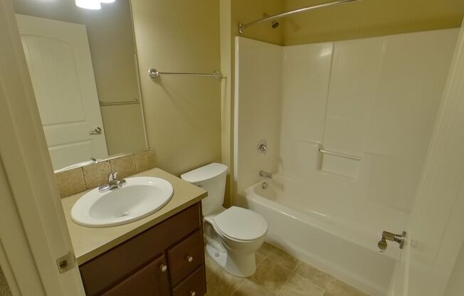 3 beds, 3 baths, 1,324 sqft, $2,700, Unit 205