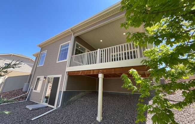 3 beds, 2.5 baths, $2,550