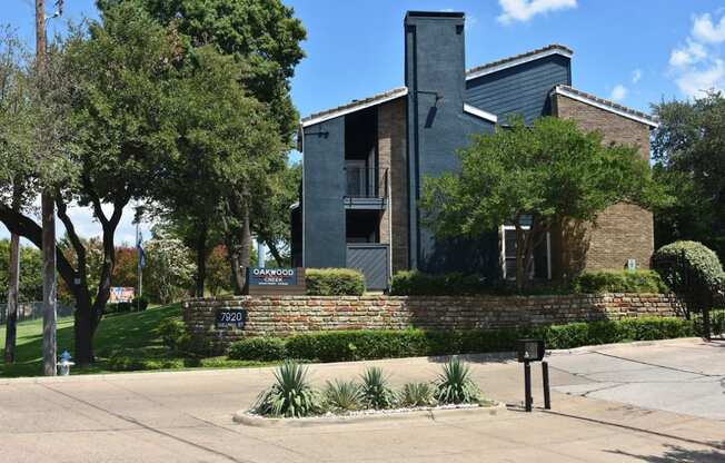 Oakwood Creek Apartments exterior building and entry driveway