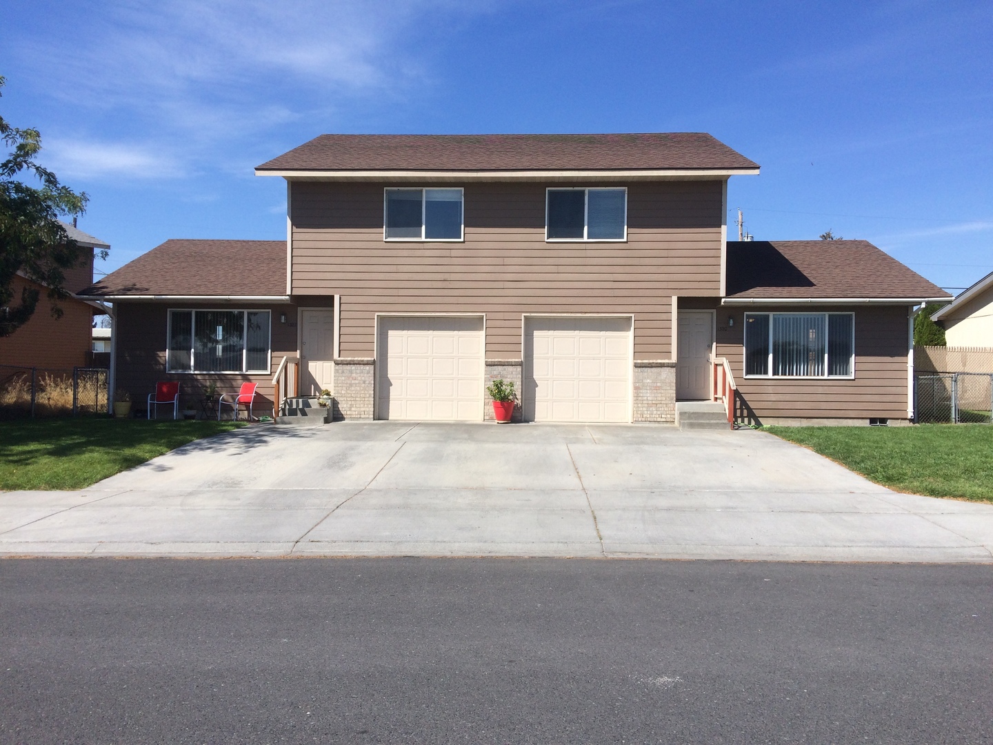 Duplex for Rent, Lake Views & Garage