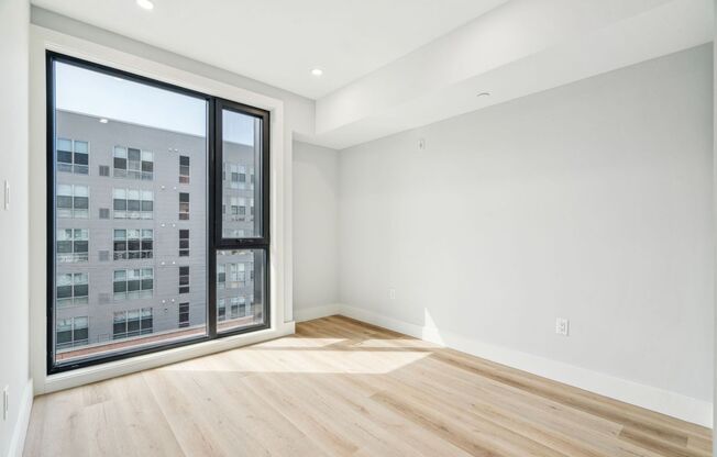2 beds, 1 bath, $2,550, Unit 205