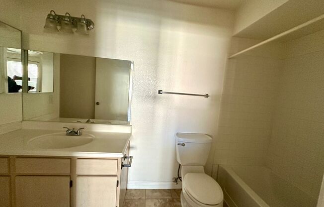 2 beds, 2 baths, $1,299, Unit # 2095