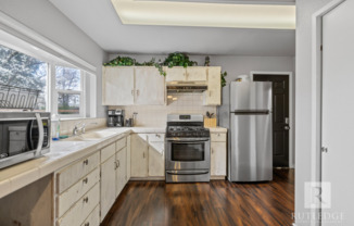 FULLY FURNISHED, Charming Short Term Rental!