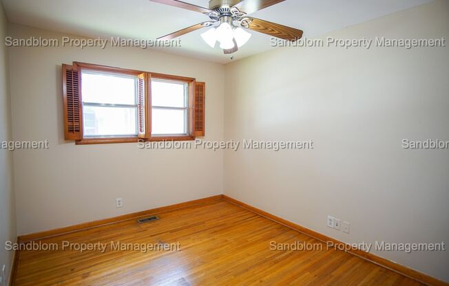 3 beds, 1.5 baths, $1,300