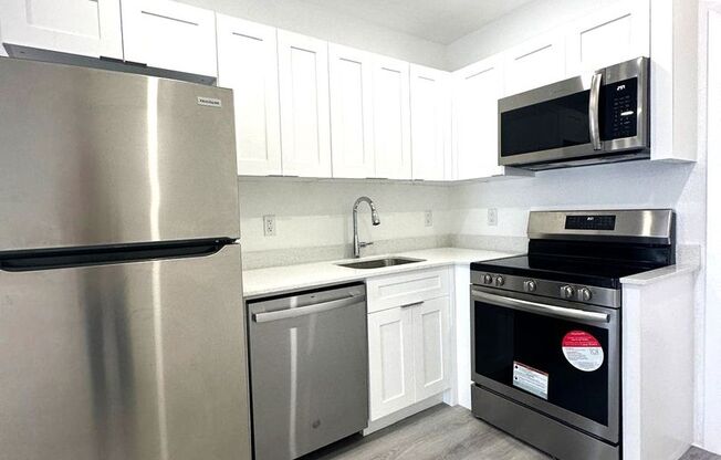 NORTH BEACH ISLAND - 3 Bedroom 2 Bath - Exquisite Apartment - Newly Remodeled - Parking