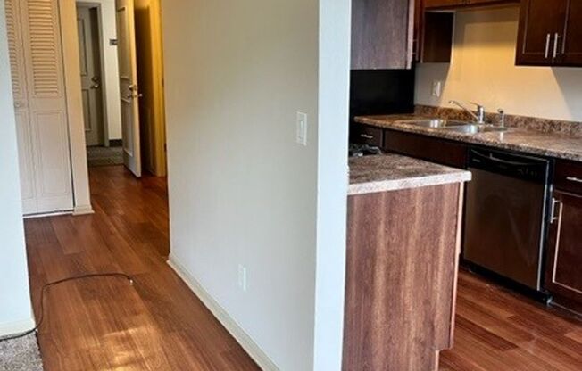 2 beds, 1 bath, 800 sqft, $1,450, Unit 60-209