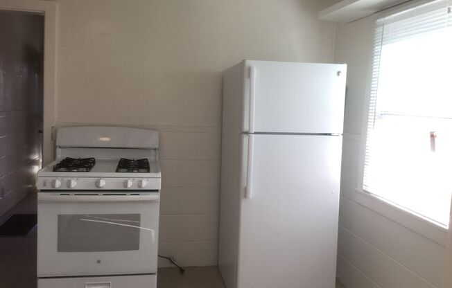 2 beds, 1 bath, $2,850