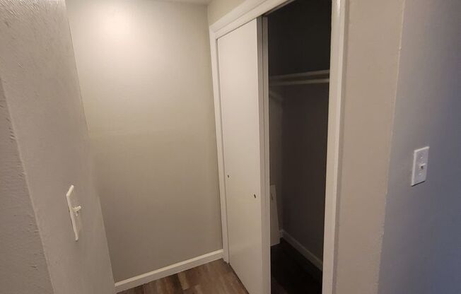 Studio, 1 bath, 500 sqft, $999, Unit 106