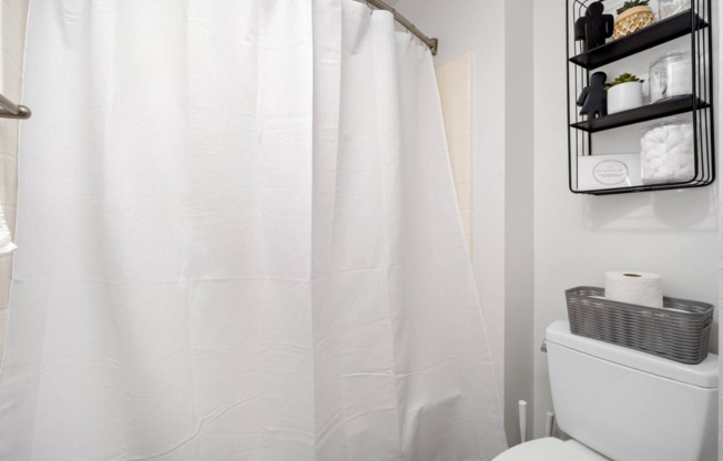 1 bed, 1 bath, 790 sqft, $1,100, Unit 212