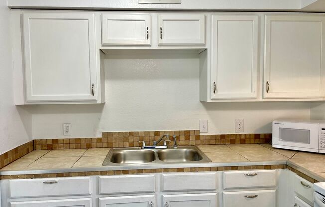 2 beds, 1 bath, $1,875, Unit # 3