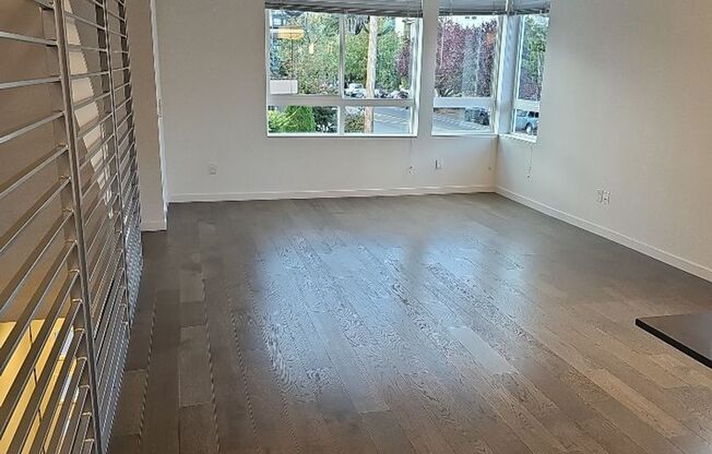 West Seattle townhome - 3 bedroom 3.5 bathroom, Roof top Patio area - Available August 1st!
