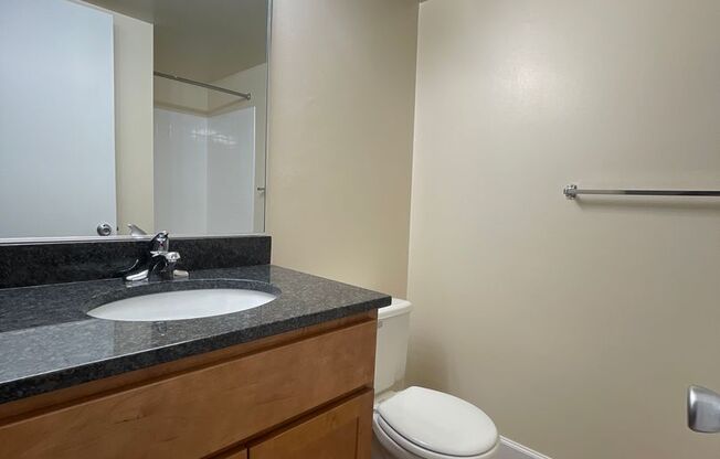 2 beds, 2 baths, 1,000 sqft, $2,025, Unit 14233 #A2