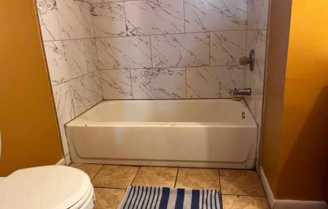 4 Bedroom house---walk to Forsyth in 15 minutes