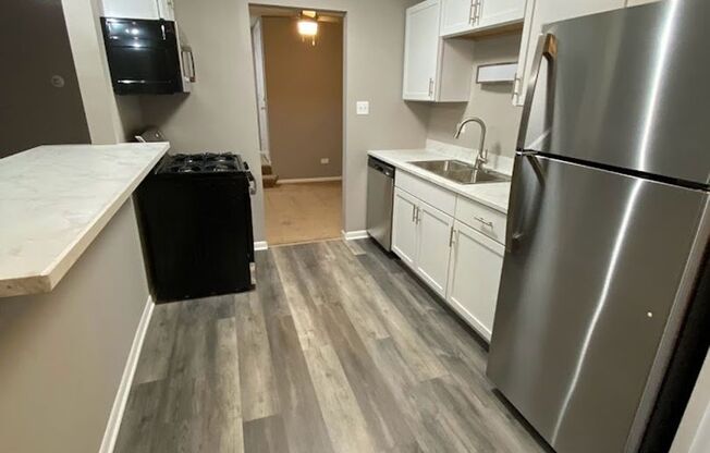 2 beds, 1 bath, 984 sqft, $1,695, Unit 155 118
