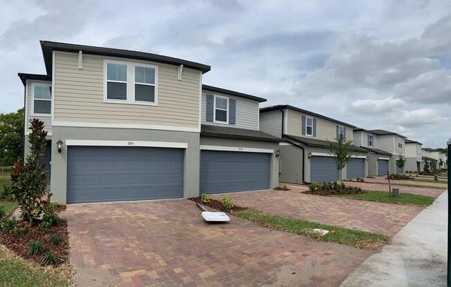 975 ROBIN HOLLY ST