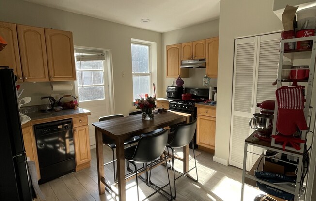 1 bed, 1 bath, $3,000, Unit 14