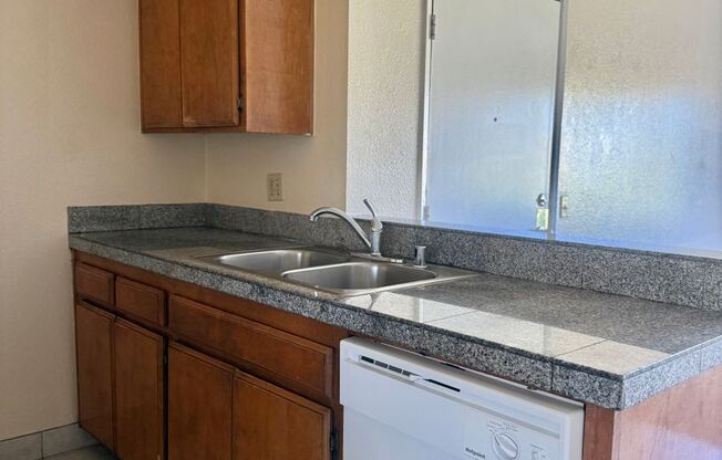 2BD/2BTH with Central A/C, Private Patio, Walk-In Closet, Onsite Laundry, and Parking!