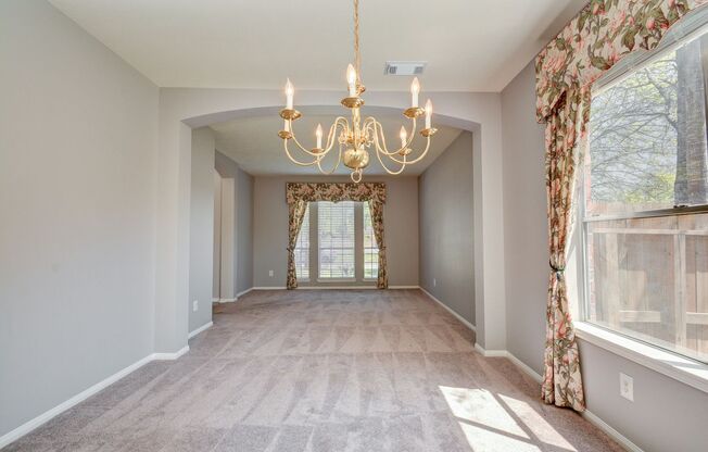 Gorgeous 4 bed/2.5 bath two story home!