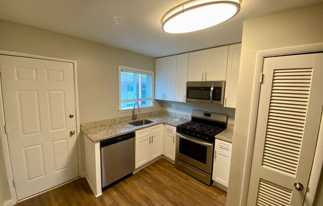 2 beds, 1 bath, 850 sqft, $1,445, Unit 497-D07