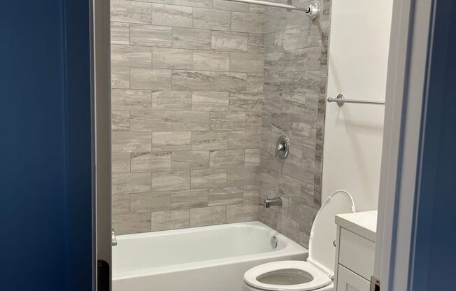 Studio, 1 bath, 425 sqft, $1,995, Unit 14