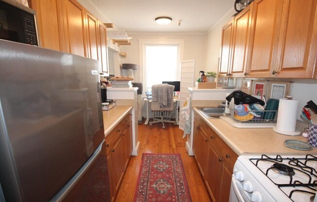 Studio, 1 bath, 550 sqft, $2,200, Unit 44