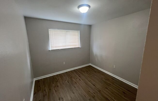 3 beds, 1 bath, $895