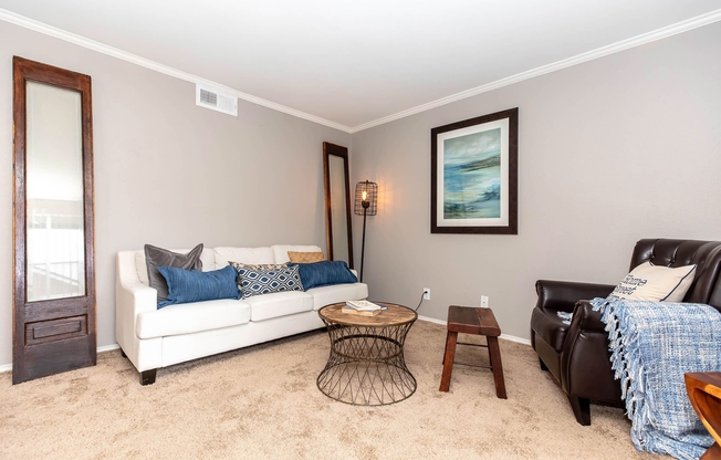 2 beds, 1 bath, 833 sqft, $1,200