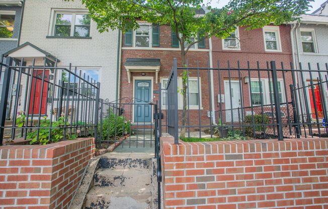Lovely 2 BR/1 BA Townhome in NoMa!