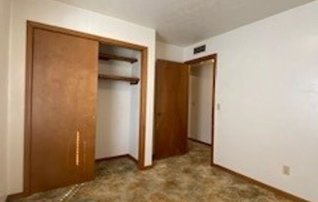 2 beds, 1 bath, $895, Unit APT. 3